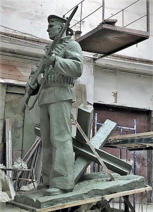 Скульпторная композиция в цехе на Смоленском комбинате.
