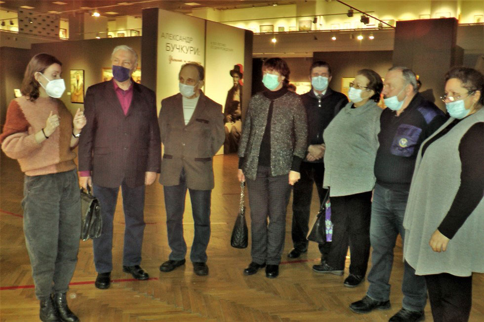 Ветераны побывали в музее И.Н. Крамского