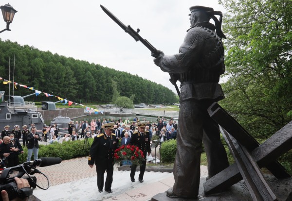 Открытие 28 мая 2021 года памятника военным морякам, погибшим в битве под Москвой в 1941–1942 гг.