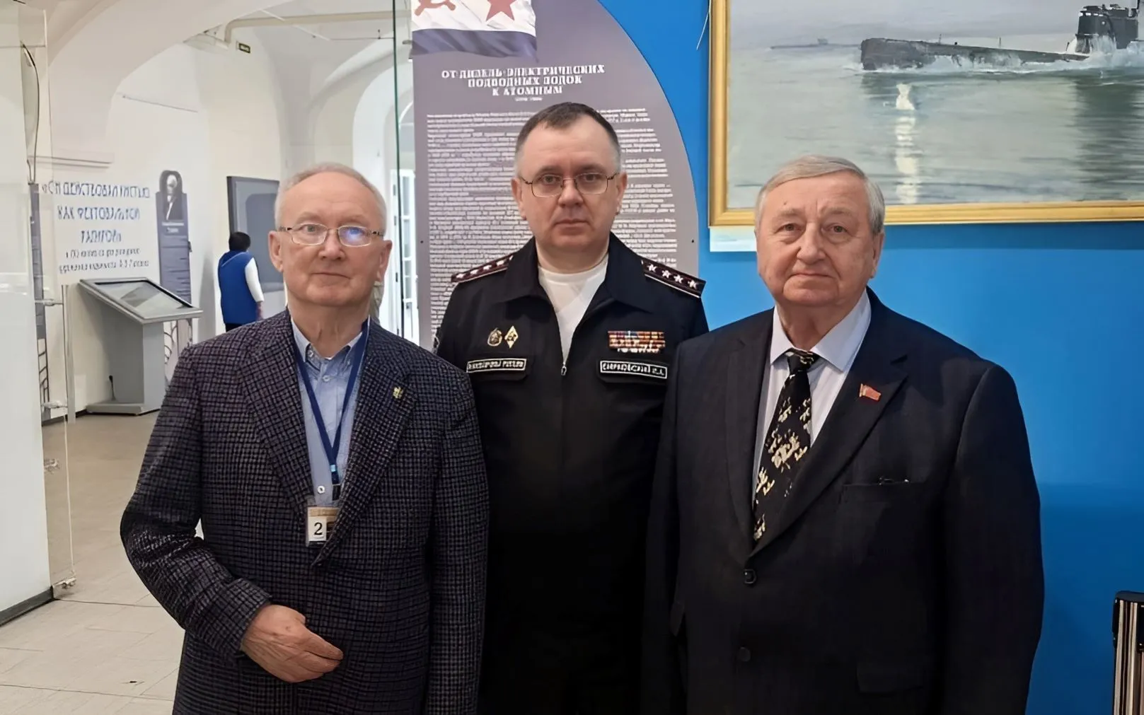 На снимке: (слева направо) председатель Адмиралтейского координационного совета ветеранских организаций ВМФ Борис Богданов, помощник главкома ВМФ по работе с ветеранами Игорь Сирковский, представитель Российского фонда ветеранов в Кировской области Юрий Малых.