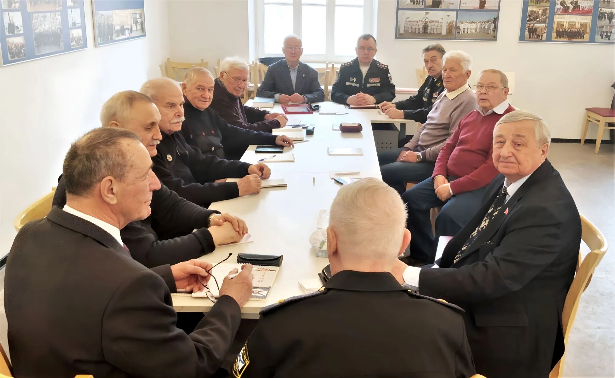 На снимке: заседание президиума Адмиралтейского координационного совета ветеранских организаций ВМФ.