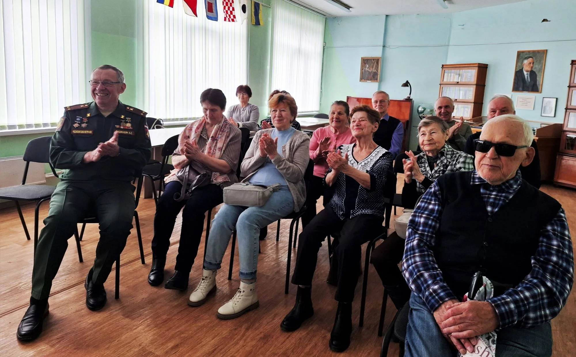 На снимке: участники заседания клуба «Земляки».