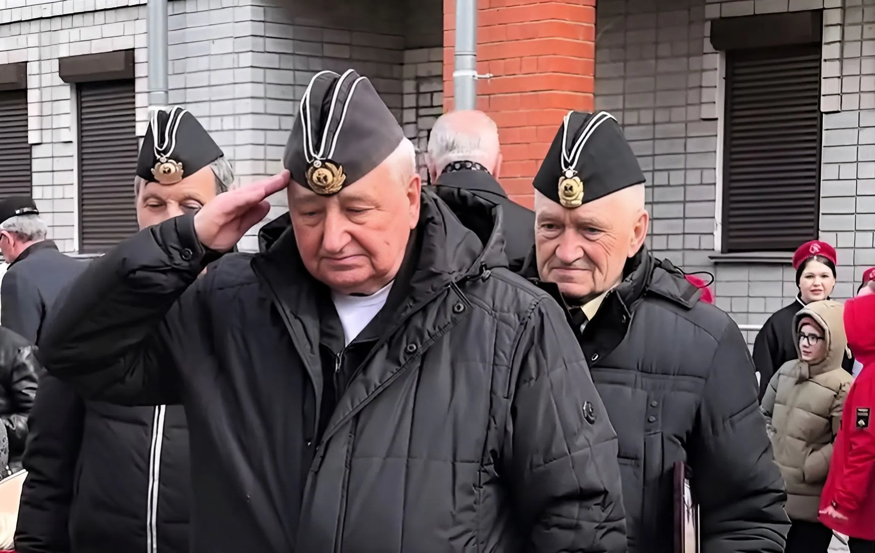 На снимке: День памяти погибших подводников в Кирове.