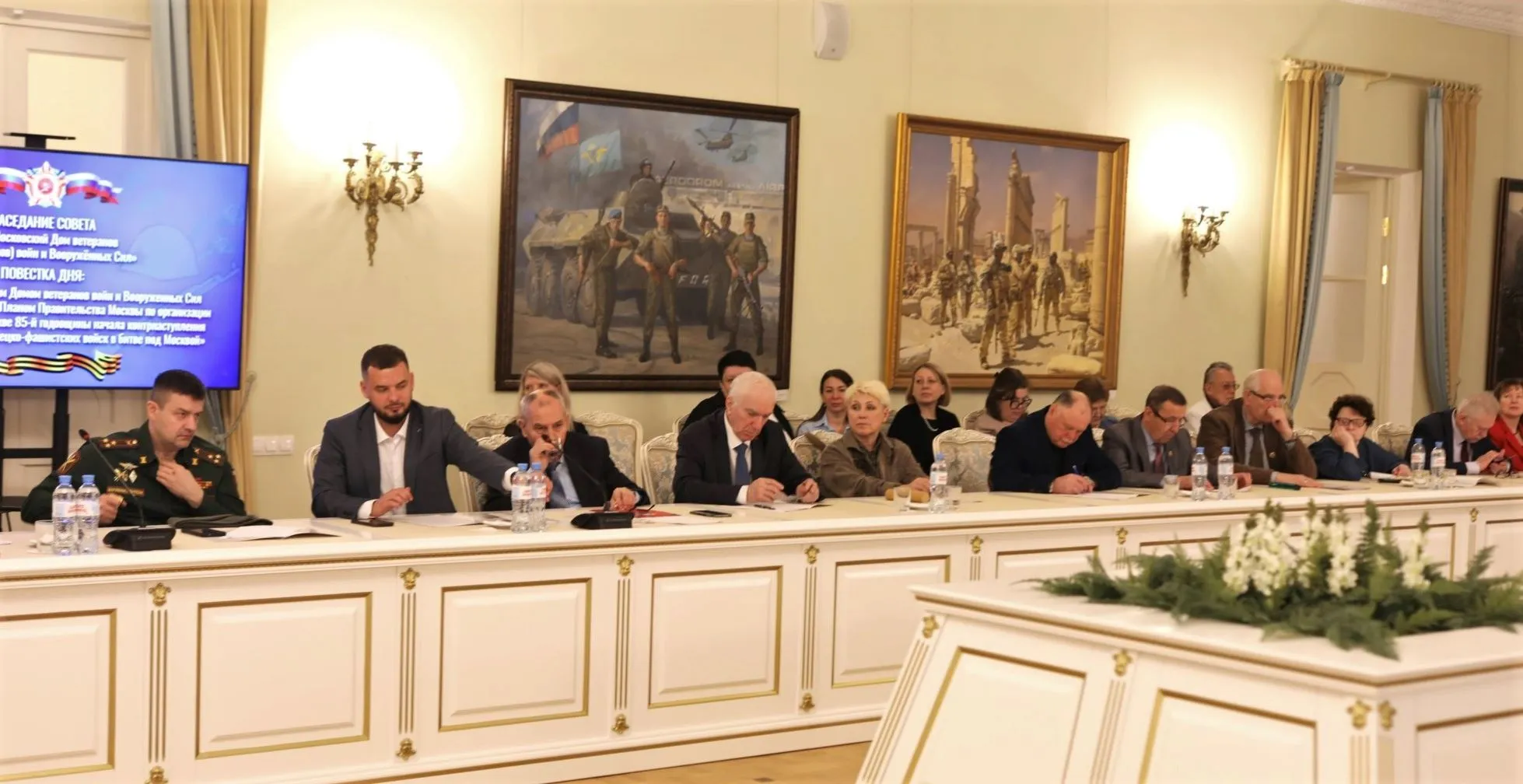 На снимке (четвёртый слева): председатель Российского фонда ветеранов контр-адмирал Левон Гарибян.