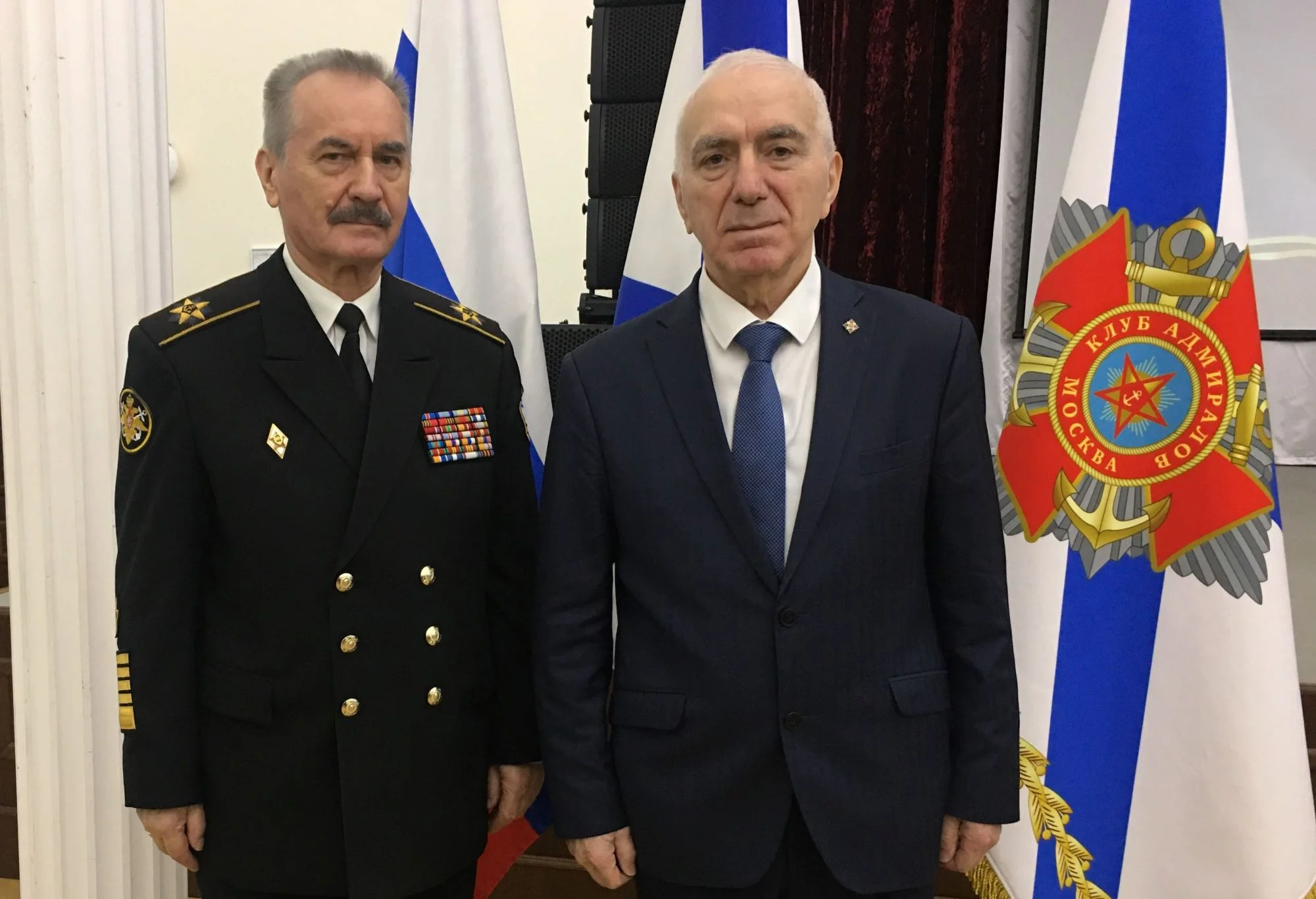 На снимке: адмирал флота Владимир Масорин и контр-адмирал Левон Гарибян.