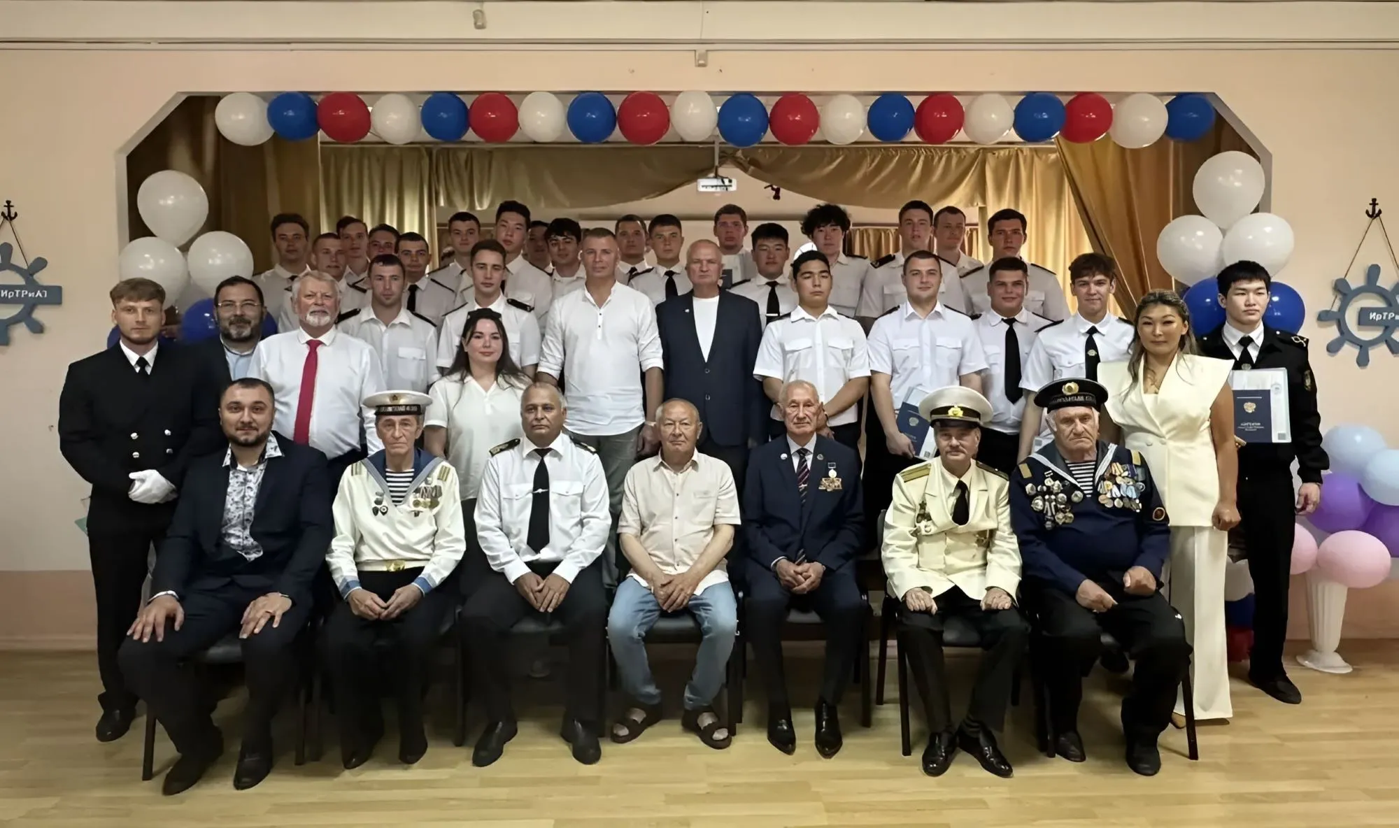 В ИРКУТСКЕ ВРУЧИЛИ ДИПЛОМЫ ВЫПУСКНИКАМ НАВИГАЦКОЙ ШКОЛЫ ИМЕНИ АДМИРАЛА И.И. НАЛЁТОВА.