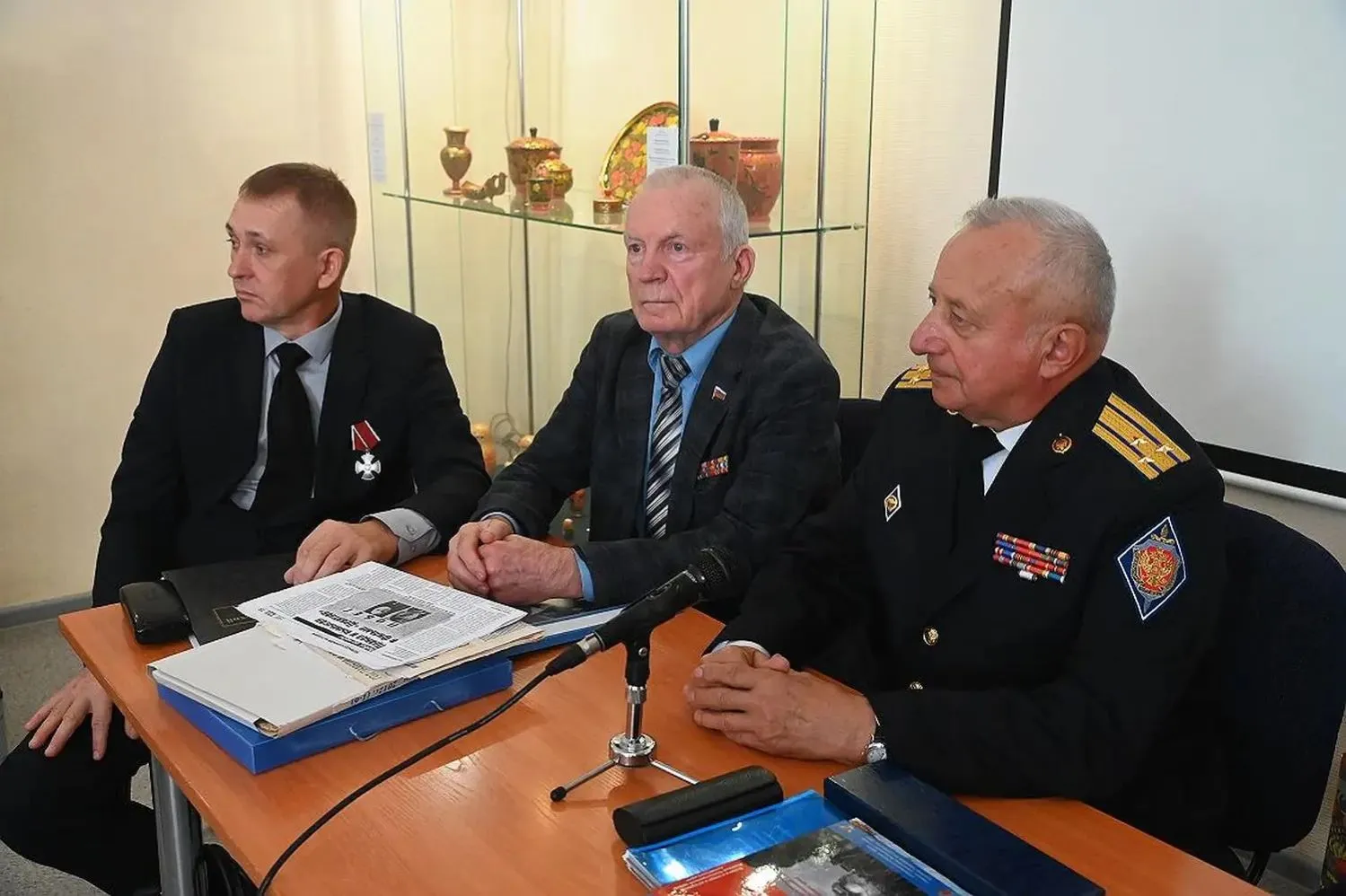 На снимке (слева направо): полковник запаса Валерий Криволапов, майор в отставке Владимир Чикильдик, полковник в отставке Алексей Суханов.