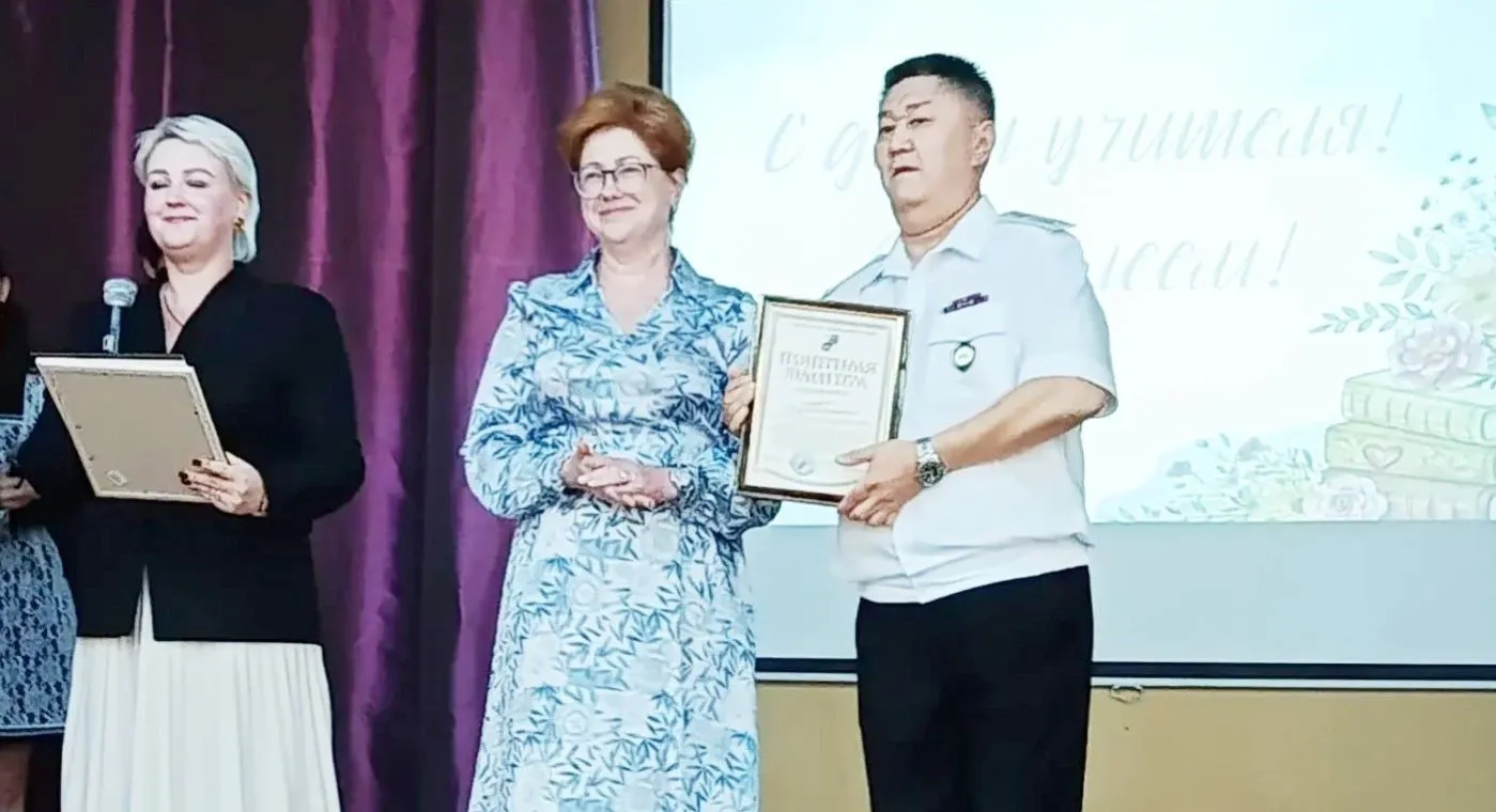 С ПРАЗДНИКОМ, НАШИ ДОРОГИЕ УЧИТЕЛЯ.